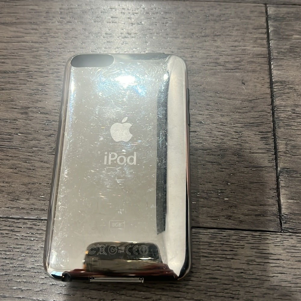 Apple IPod Gen 2 in Silver - Picture 3 of 5